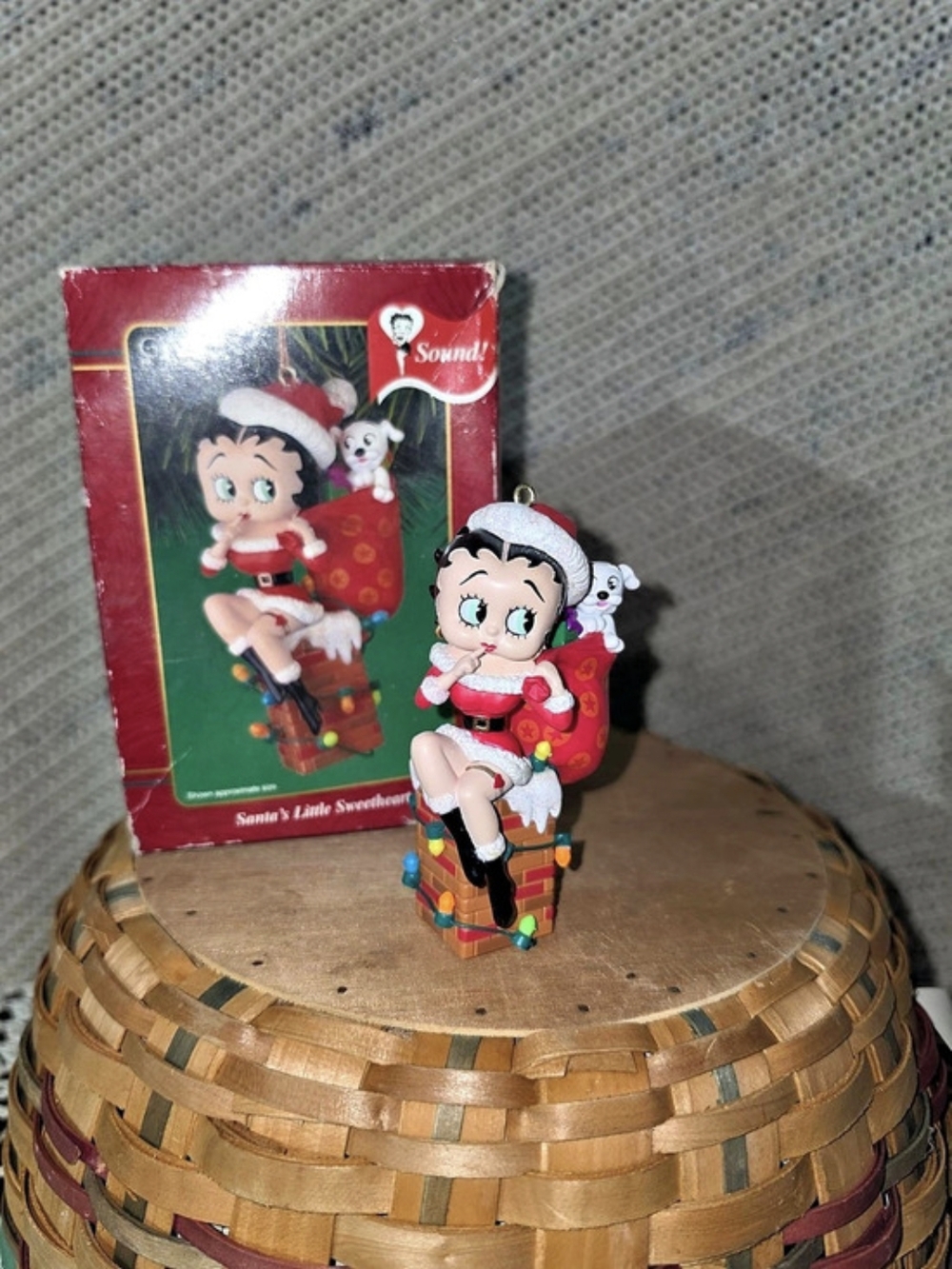 Sound Betty Boop Santa's Little Helper as Ornament Like New
